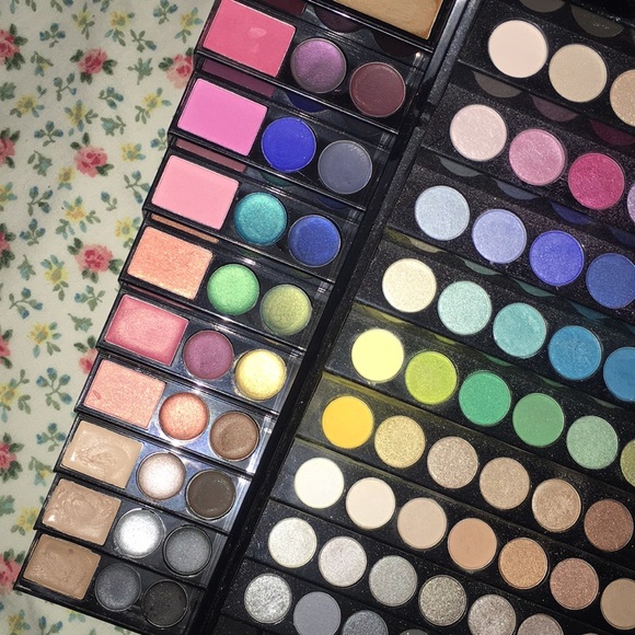 Makeup Academy Pallete - Picture 3 of 6